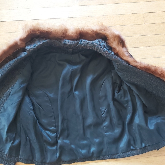 Vintage jacket with red fur collar - Picture 3 of 4